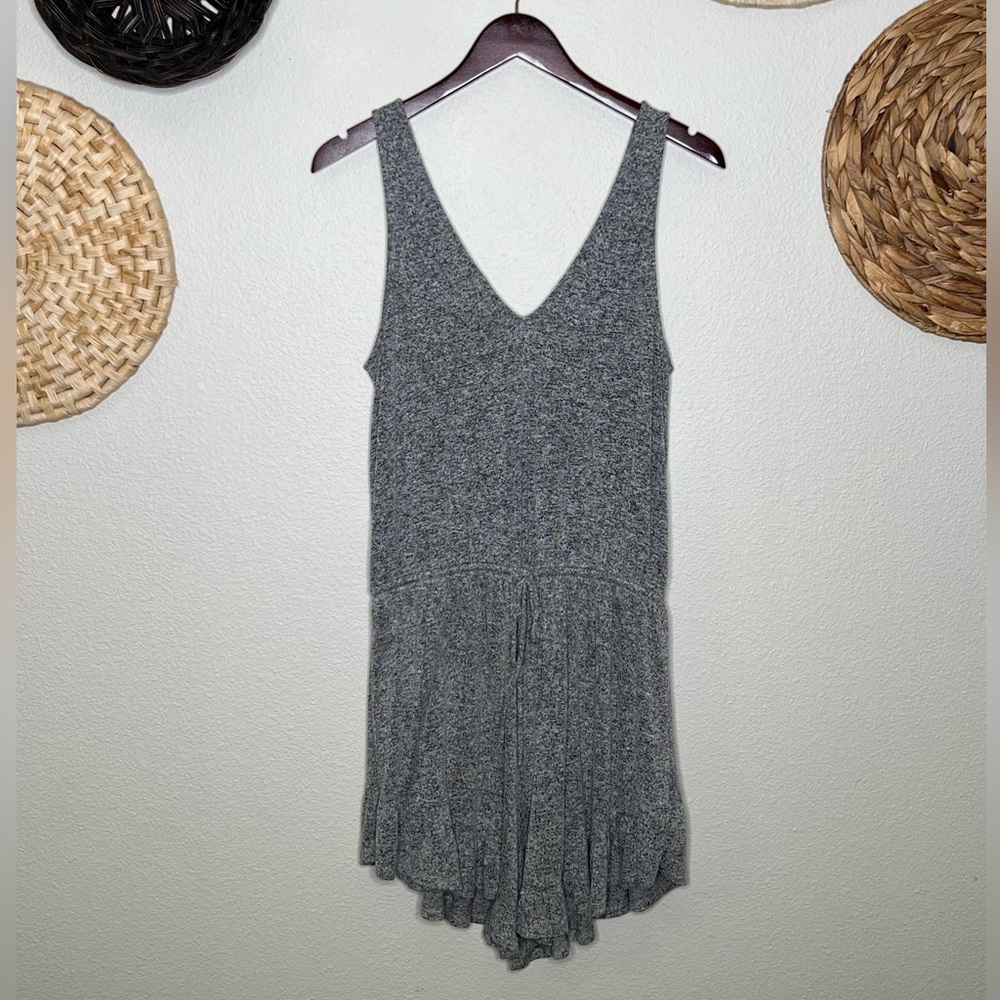 Express Short Gray Knit Romper Size Medium